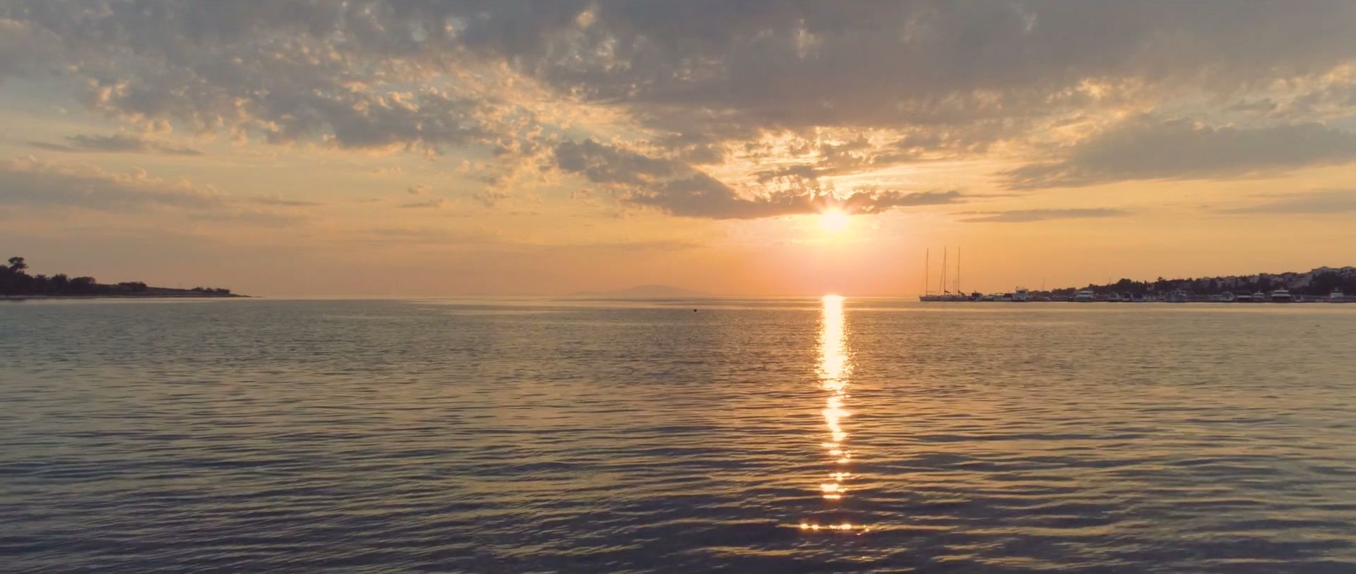 Sonnenuntergang über der Bucht von Novalja, Insel Pag